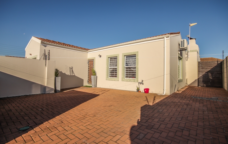 3 Bedroom Property for Sale in Parklands East Western Cape